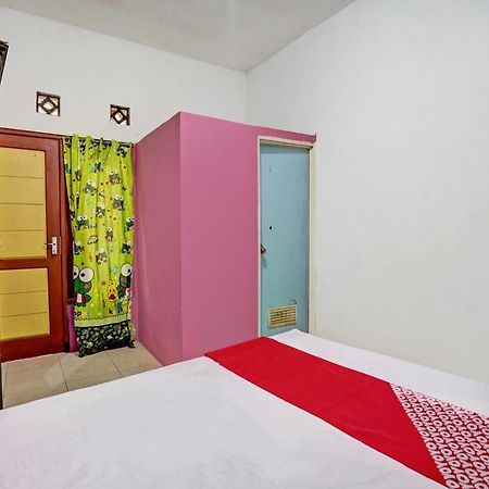 Oyo Life 92840 Wisma Morricco Jombang Exterior photo