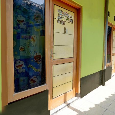 Oyo Life 92840 Wisma Morricco Jombang Exterior photo