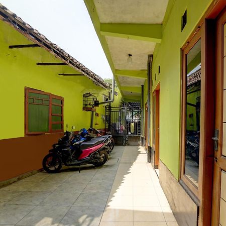 Oyo Life 92840 Wisma Morricco Jombang Exterior photo
