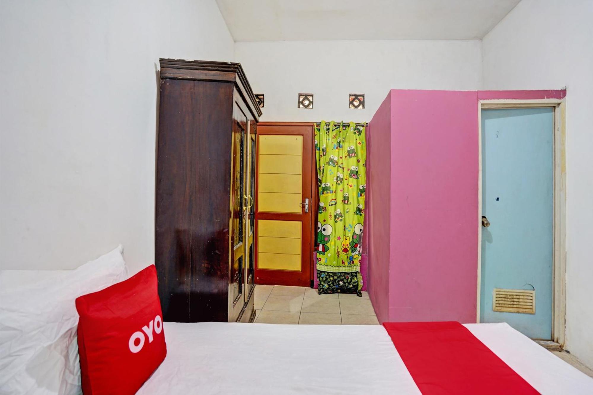 Oyo Life 92840 Wisma Morricco Jombang Exterior photo