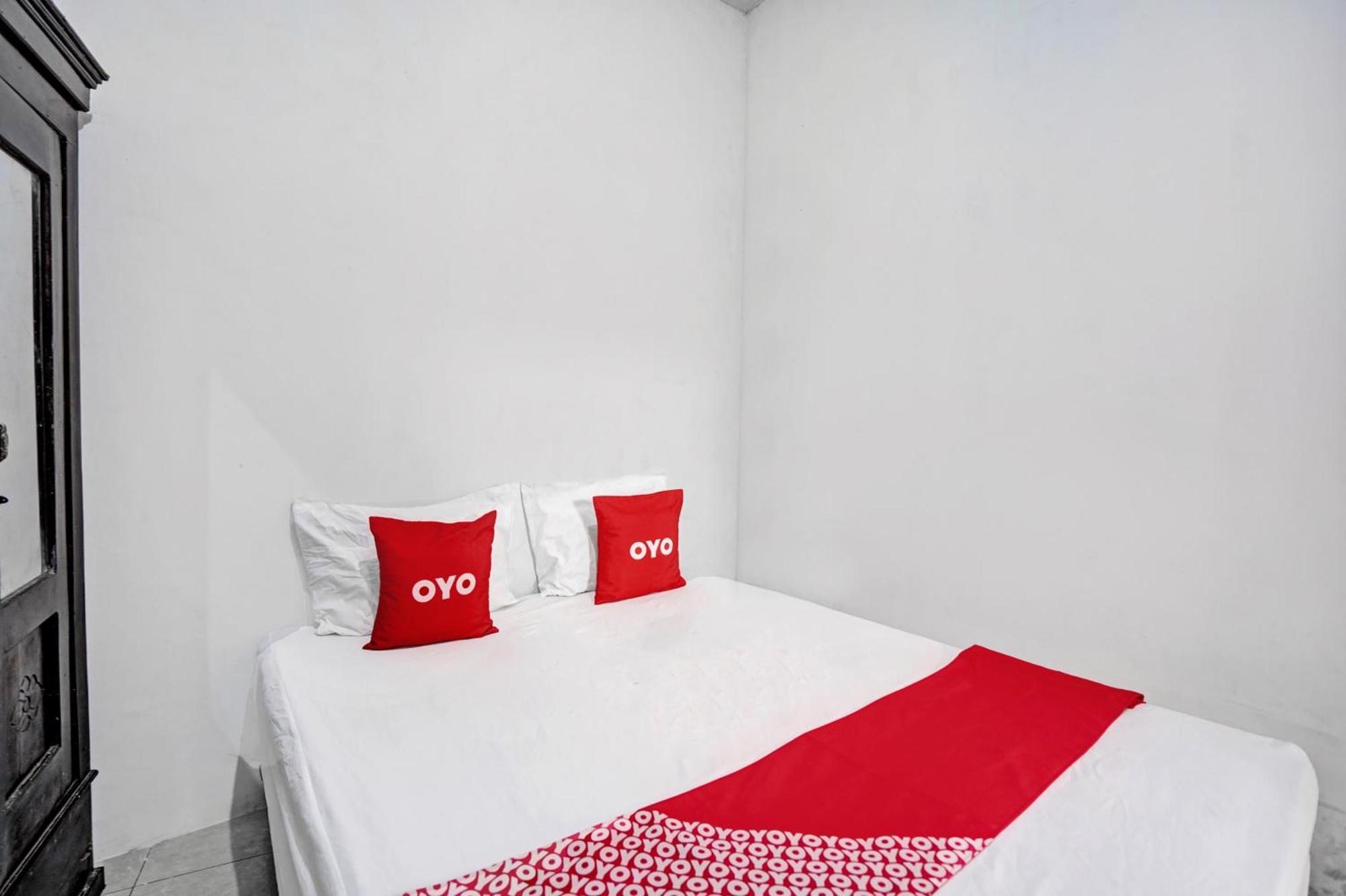 Oyo Life 92840 Wisma Morricco Jombang Exterior photo