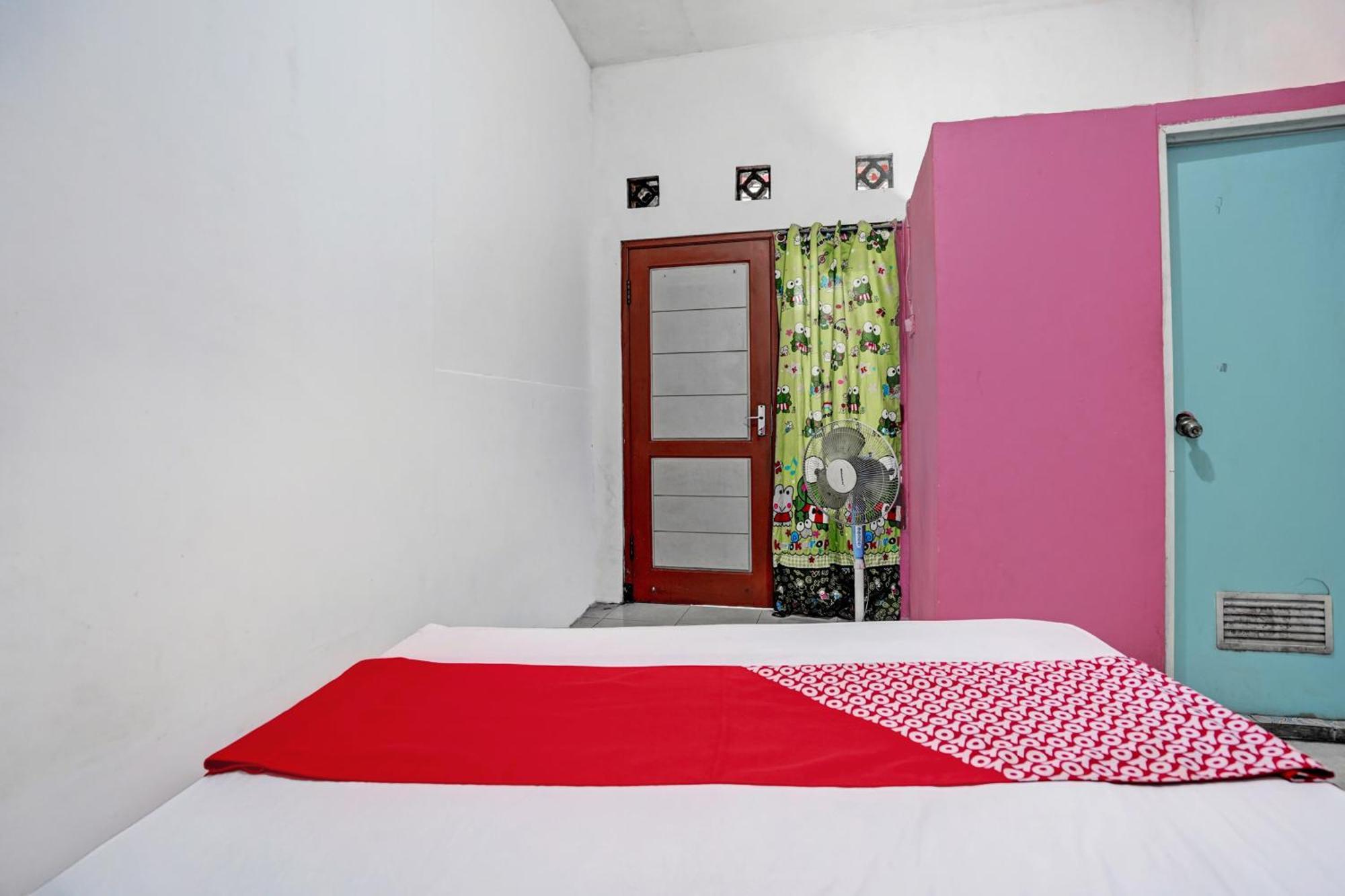 Oyo Life 92840 Wisma Morricco Jombang Exterior photo