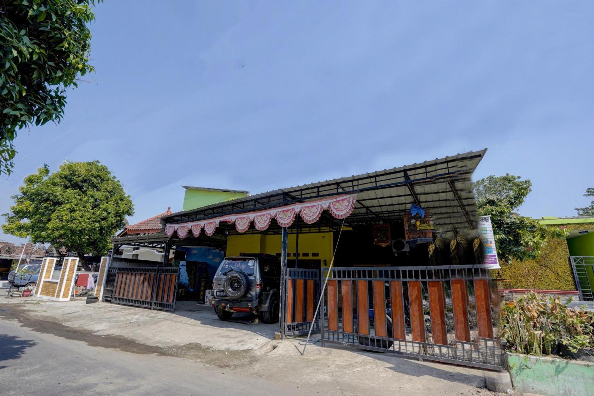 Oyo Life 92840 Wisma Morricco Jombang Exterior photo
